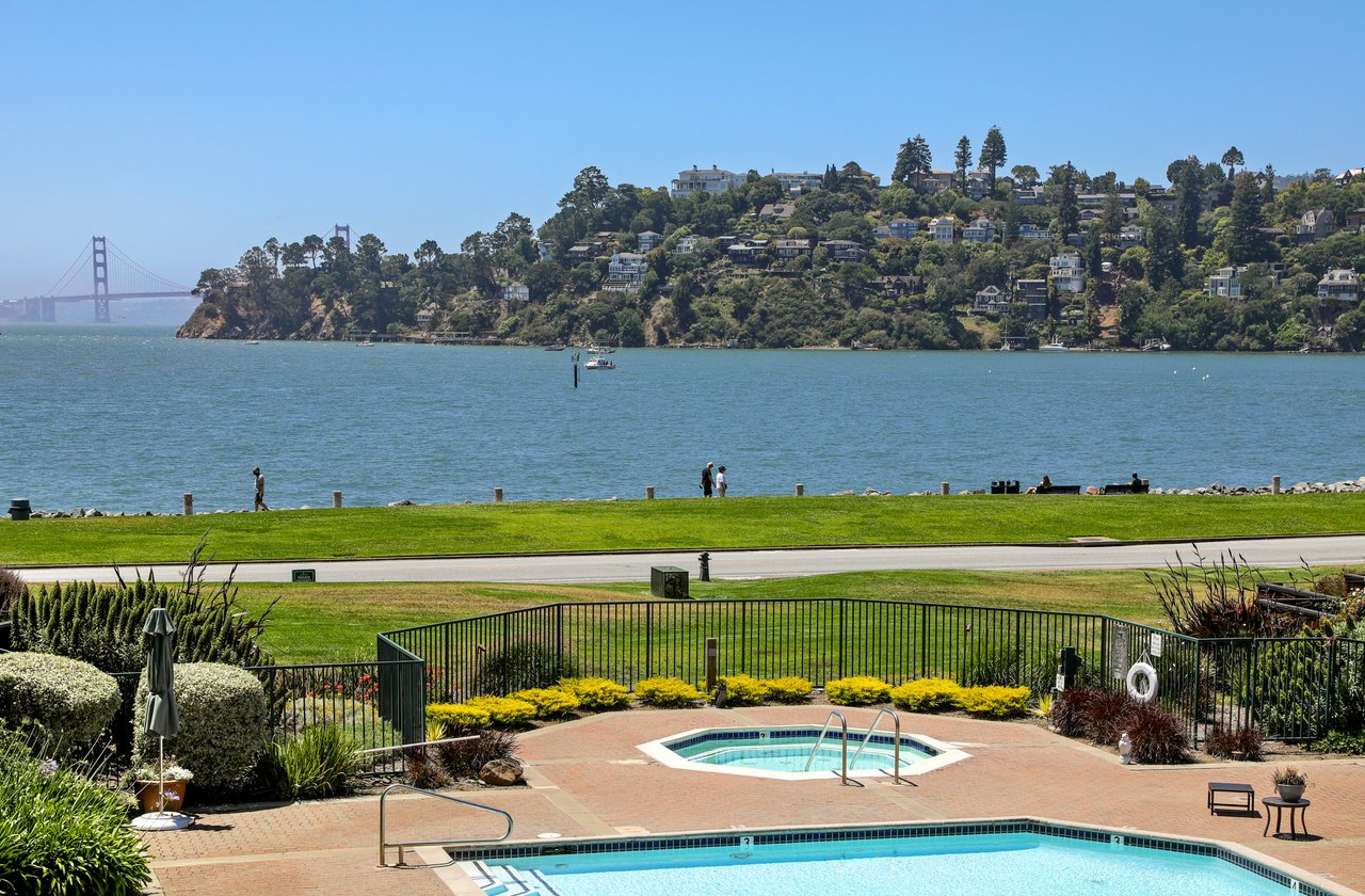 Luxury Townhome Overlooking the Bay