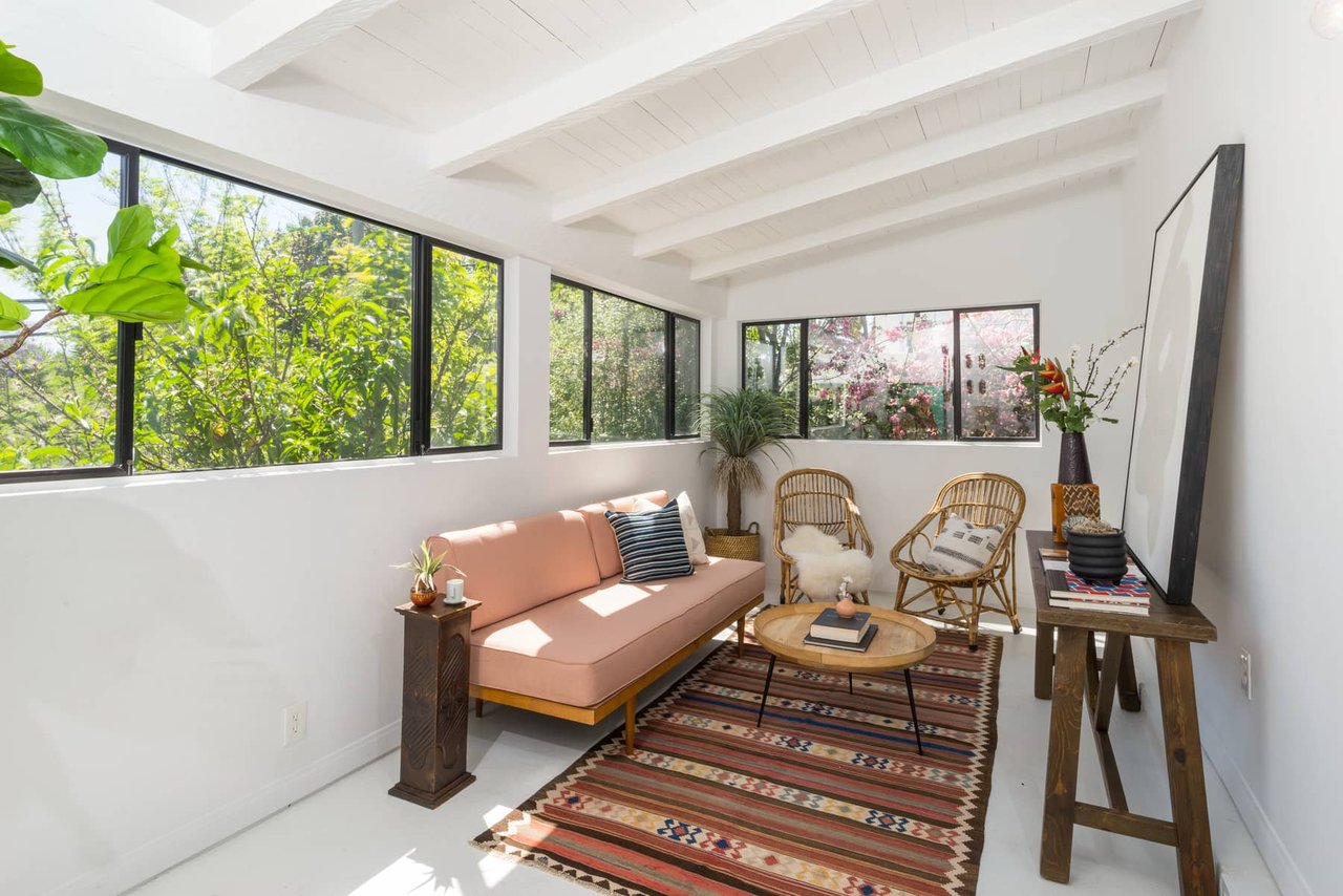 Silver Lake Hide-Away with Views and Guest Suite!