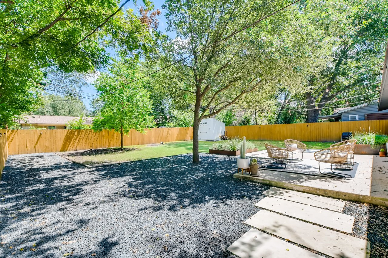 1606 Sweetbriar Avenue