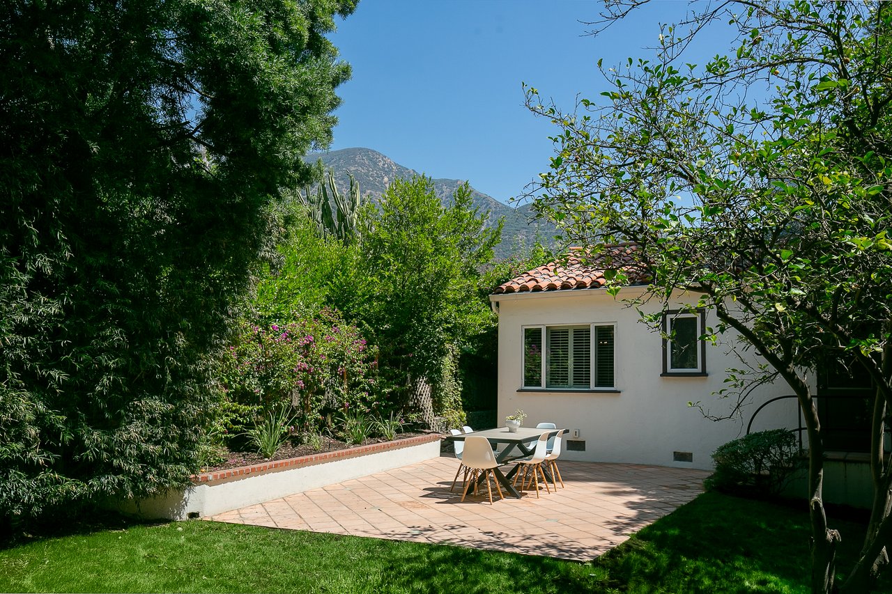 Spanish Colonial Revival with glorious mountain views in Altadena