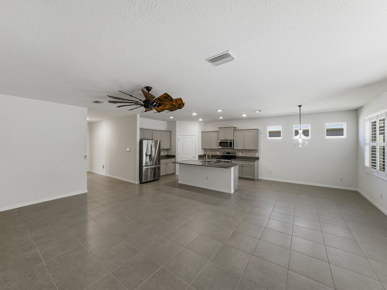 12717 EASTPOINTE DR