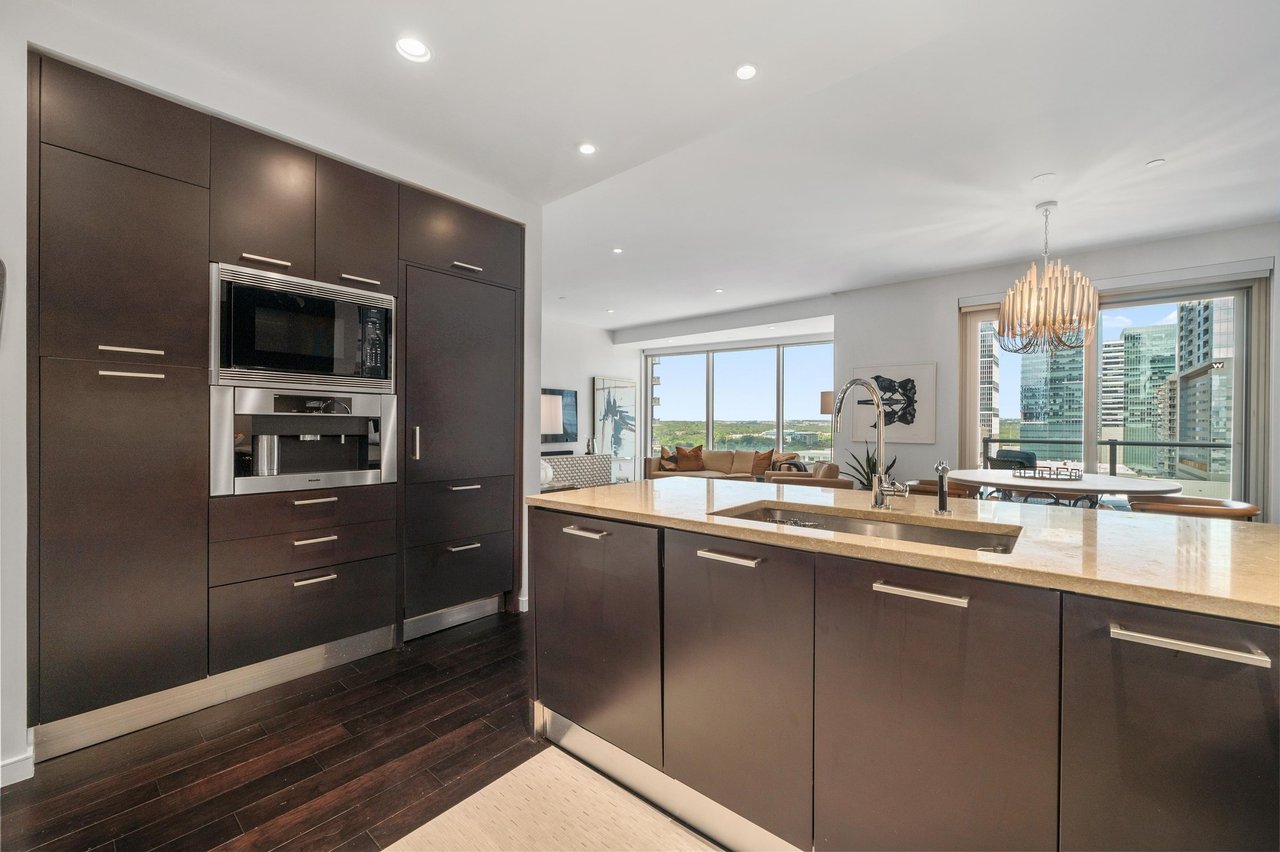 200 Congress Ave #13A