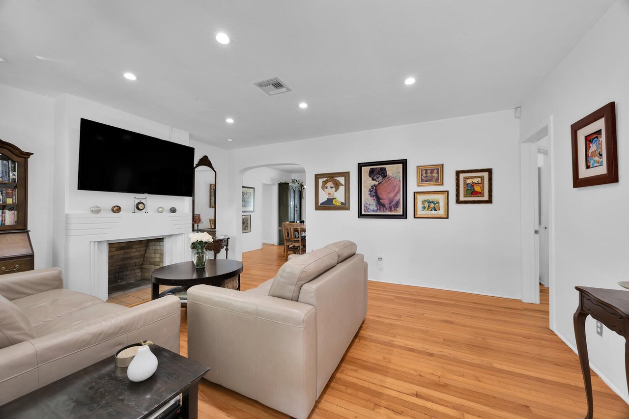 Charming Pool Home at 1005 Columbus Blvd