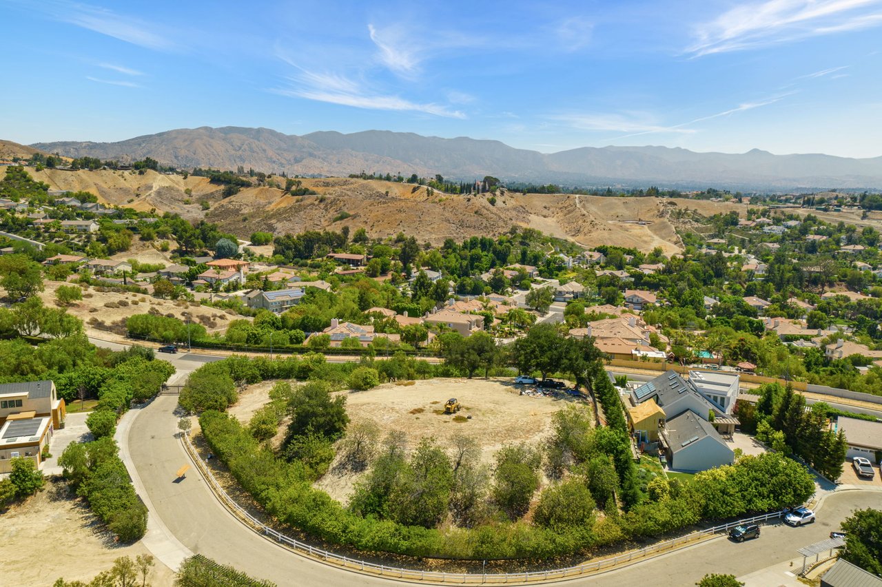 18160 Knoll Hill