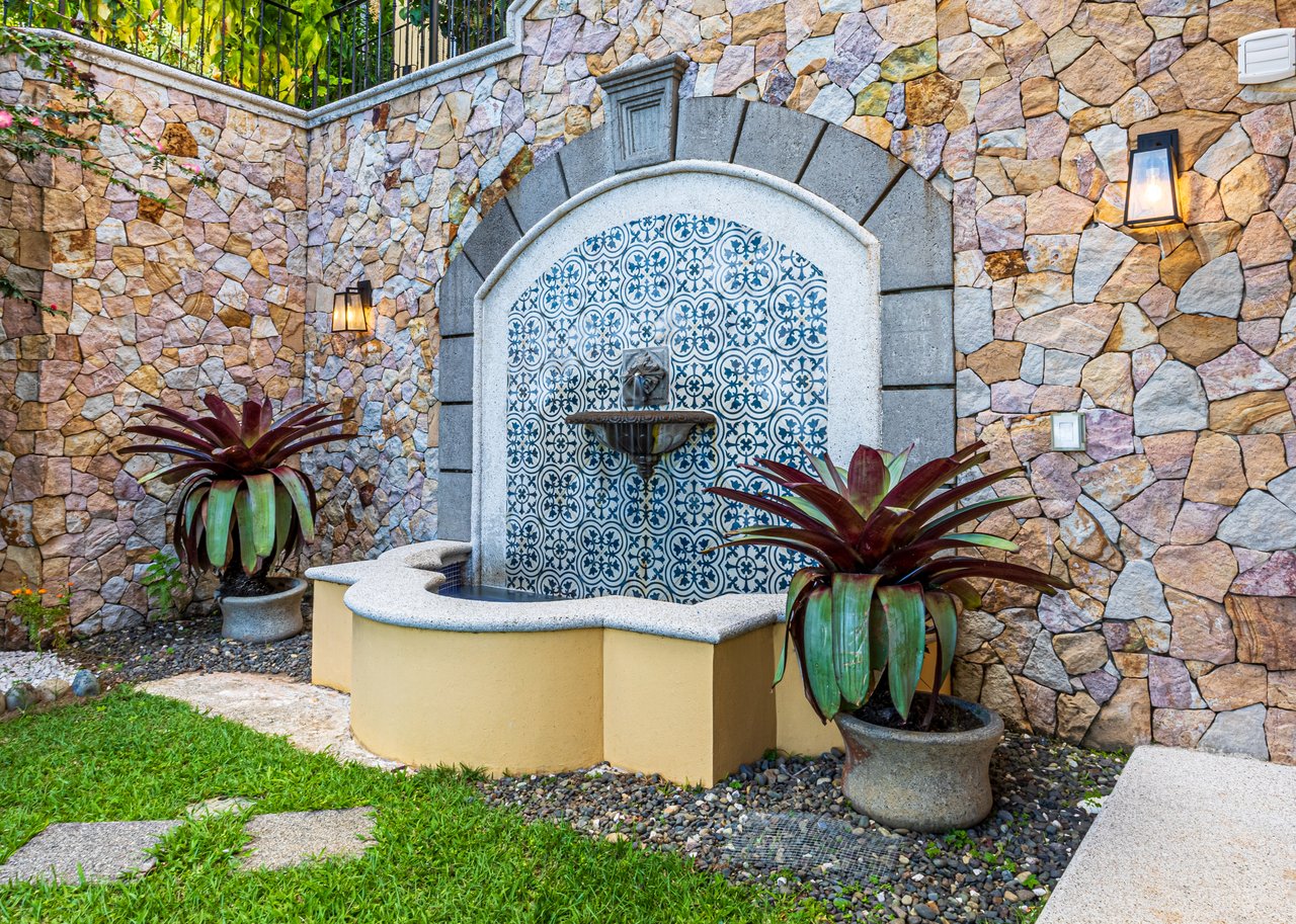 Nido Escondido, Playa Dominical