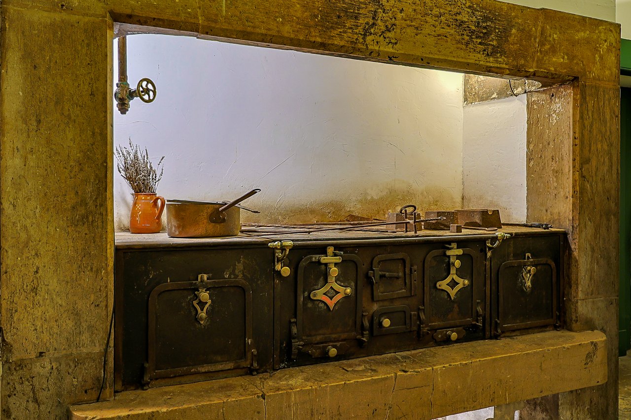 Quinta do Relógio: Historic 19th-Century Waterfront Palacete in Paço de Arcos, Oeiras