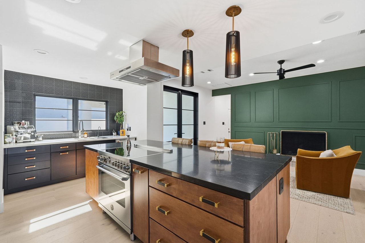 3901 E WELDON Avenue