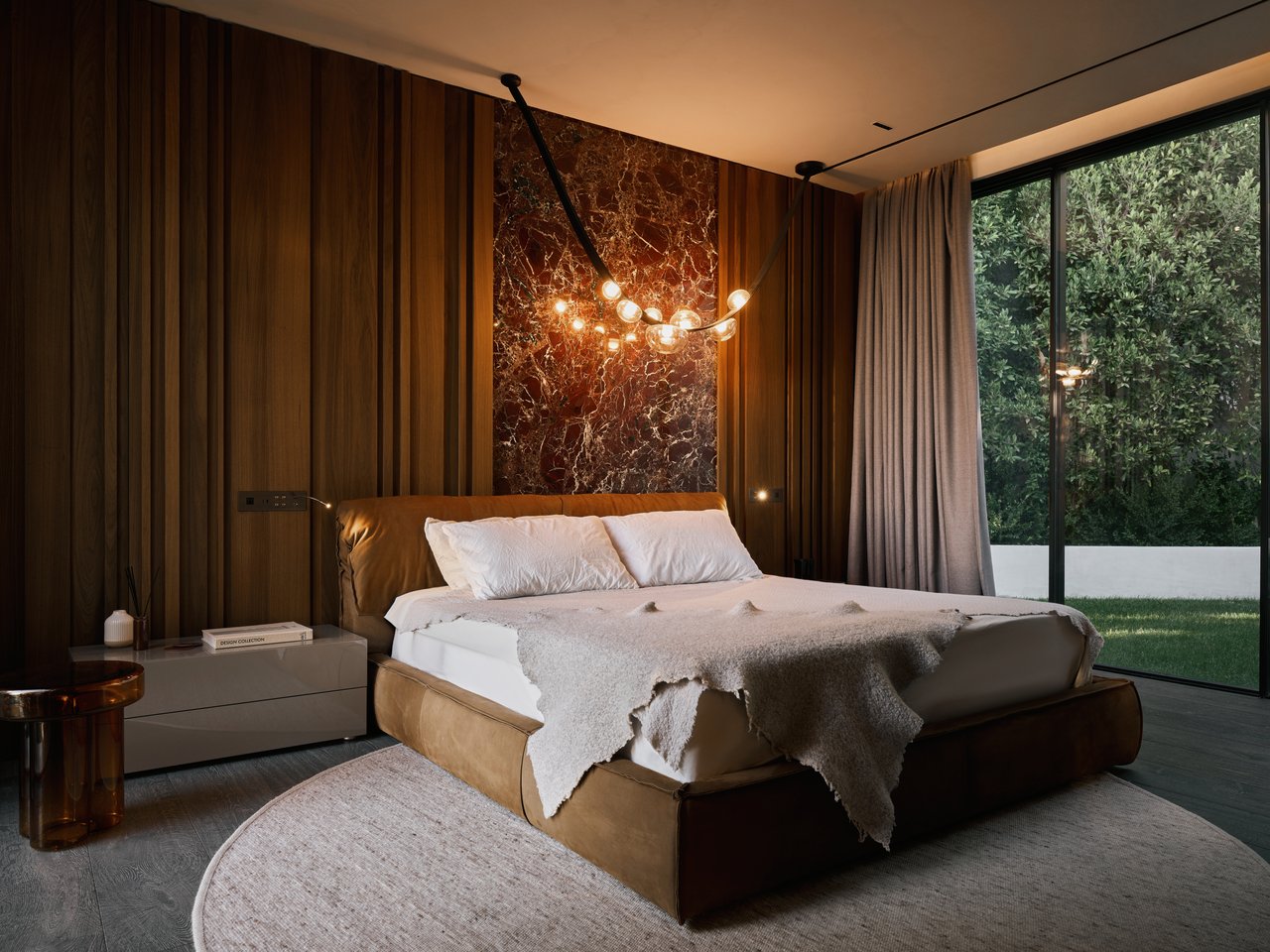 8741 St Ives Dr, Hollywood Hills