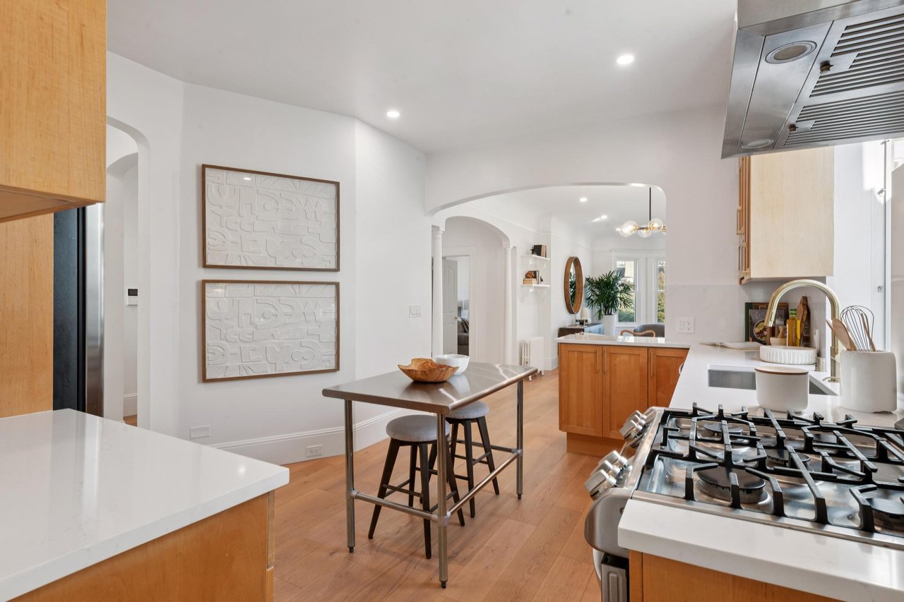 1845 Leavenworth #202