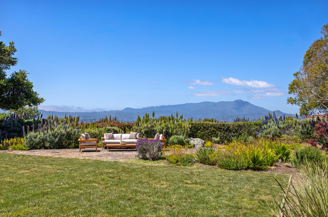 Rare 1+ Acre Dream Site