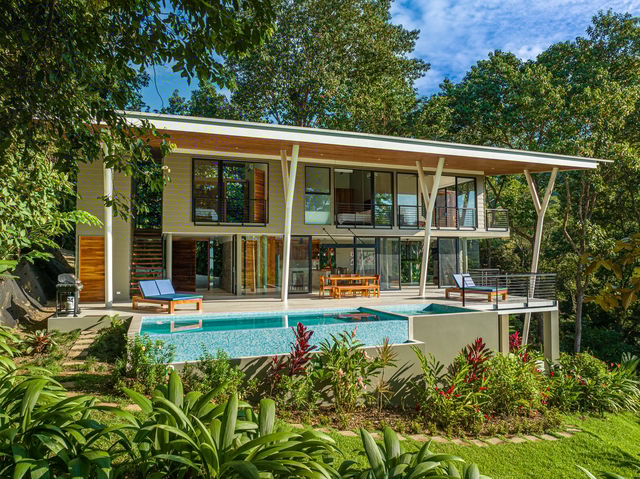 4 Bedroom Jungle Paradise with Ocean Views