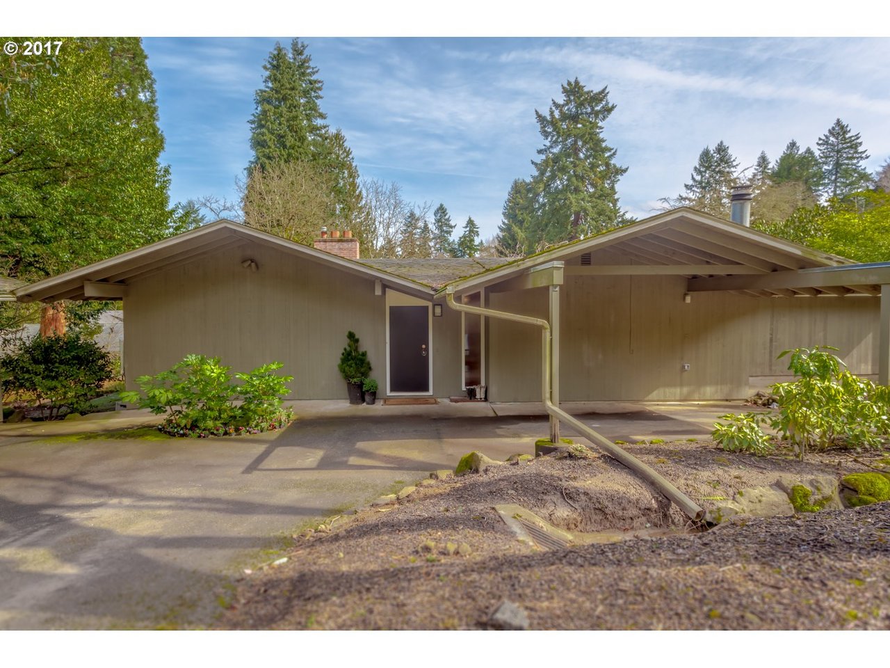 01601 SW CAREY LN 