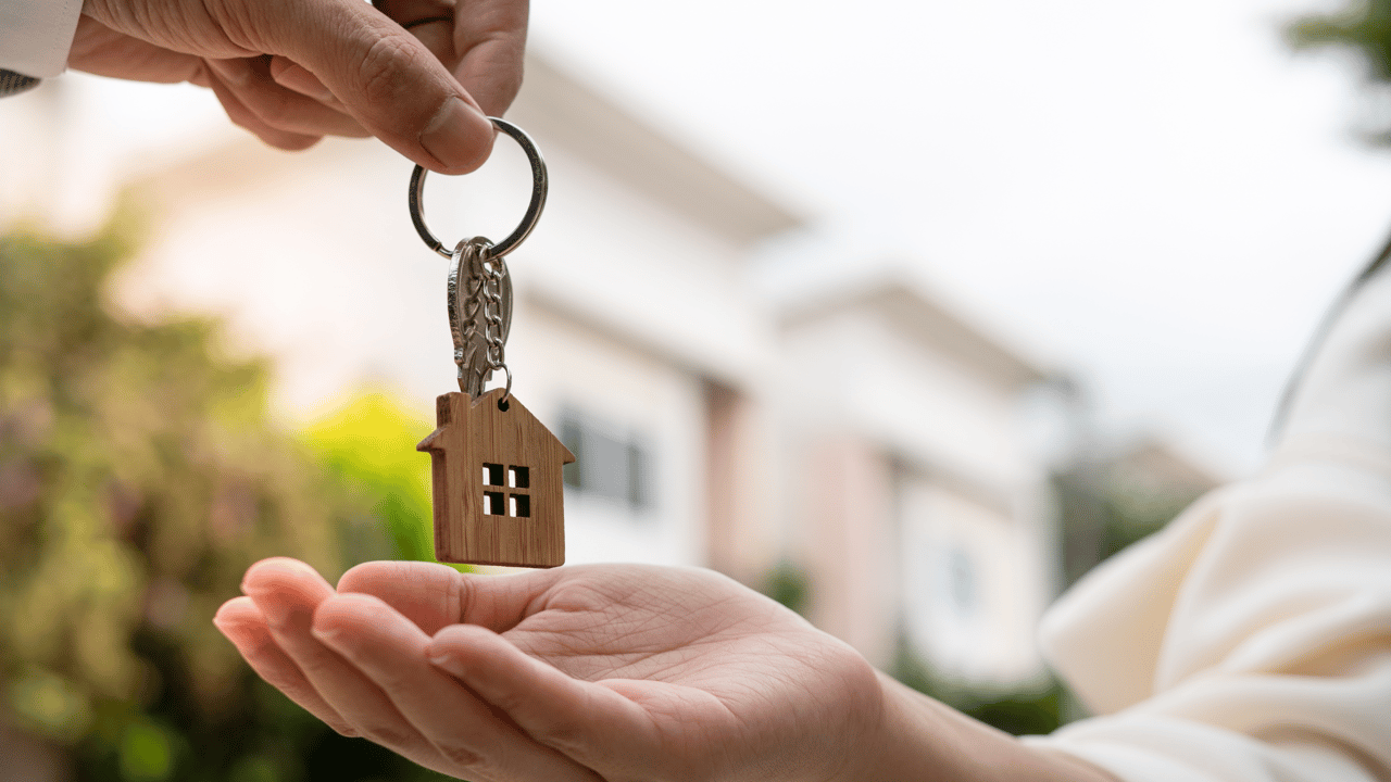 Should You Sell Your Home Before Buying a New One? Here’s What Works Best in Today’s Market