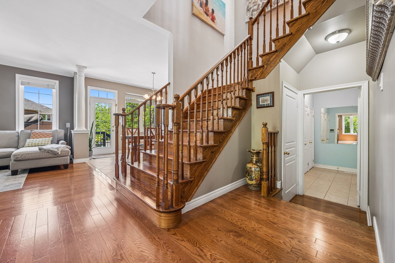 2283 Briargrove Circle, Oakville, ON