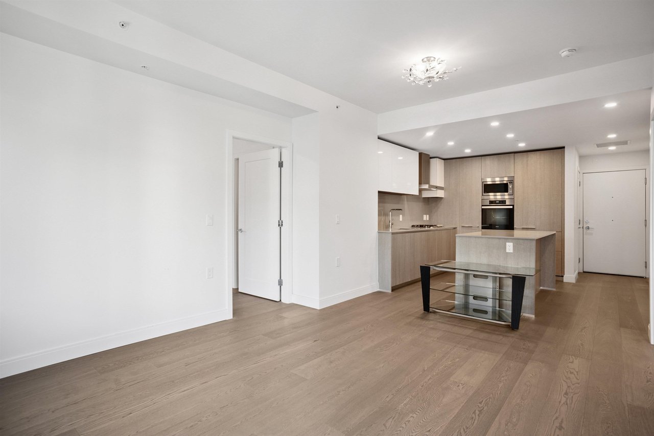 203-4932 Cambie St