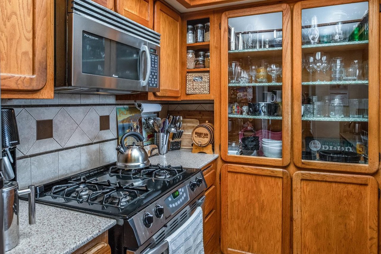 461 Dela Vina Ave APT 305