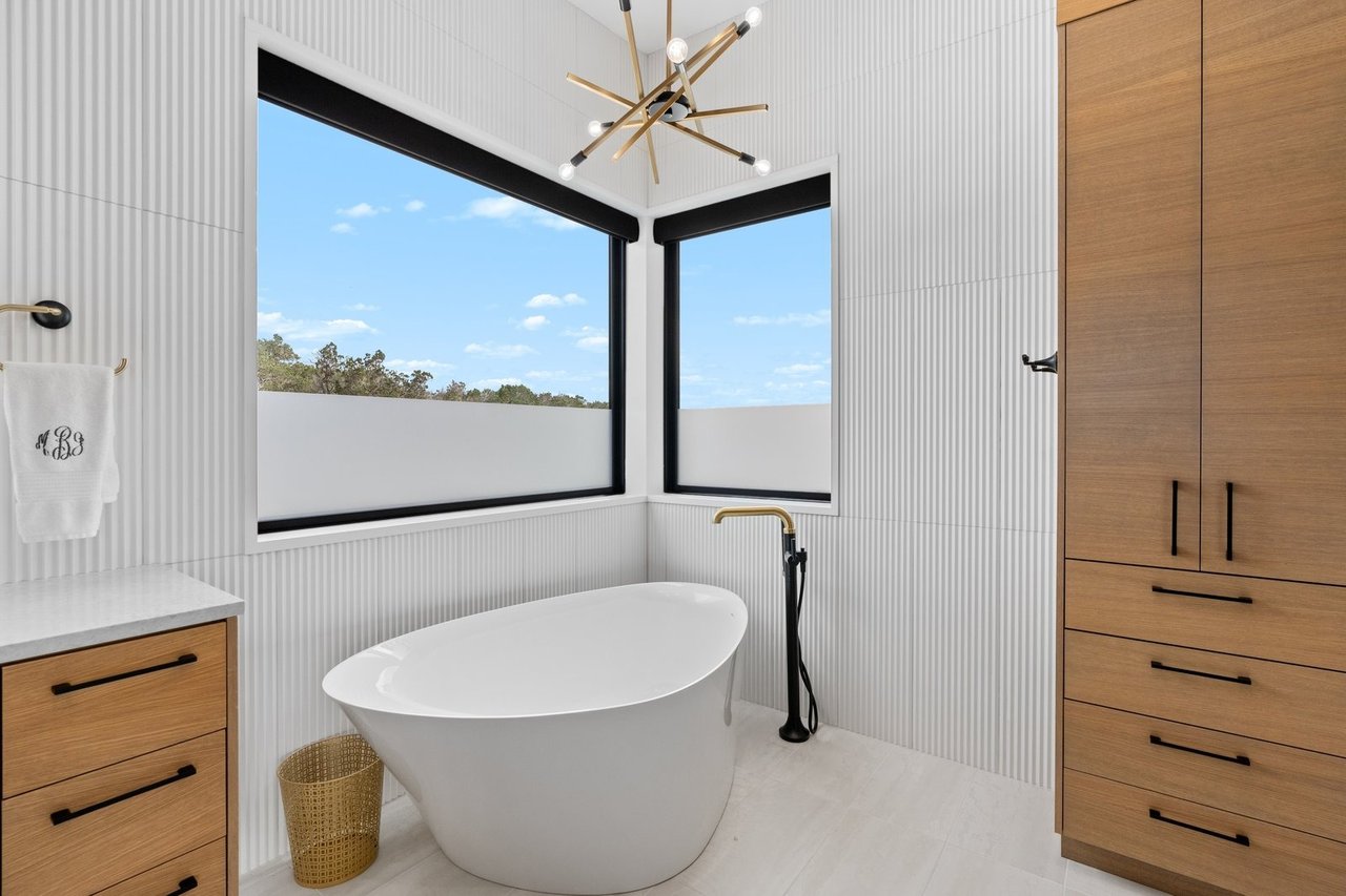 Luxxis Design 1104 Summit