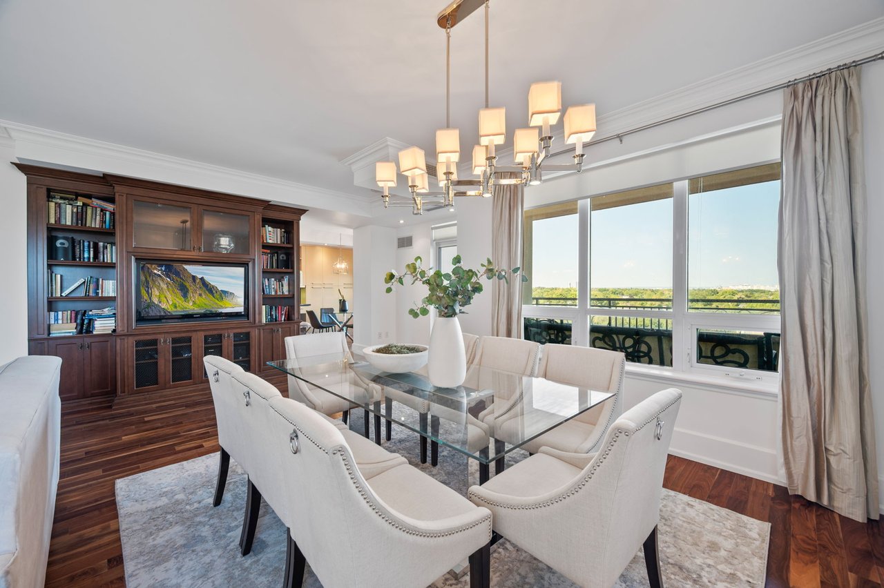 Expansive Corner Unit