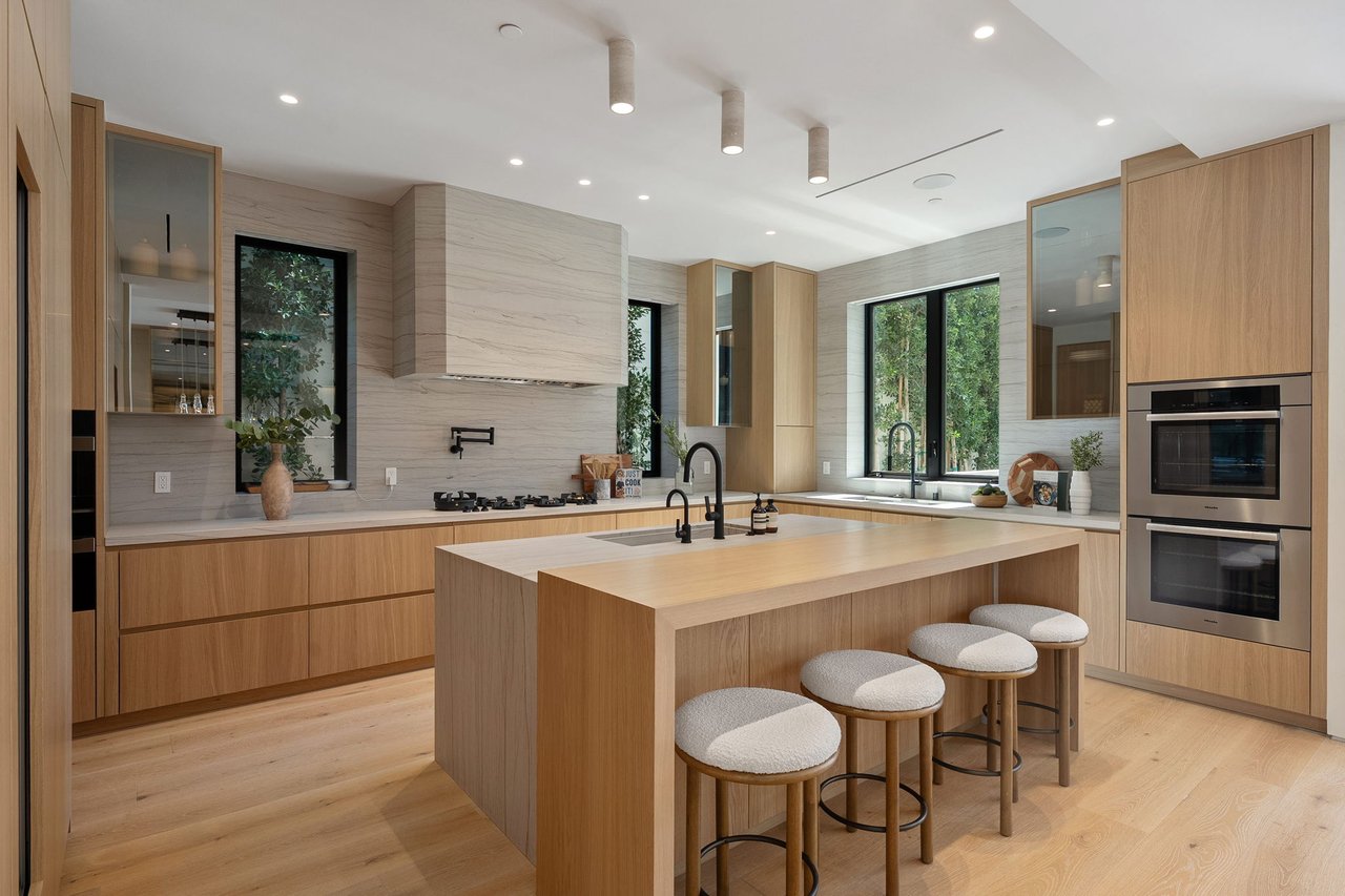 528 Marguerita Avenue