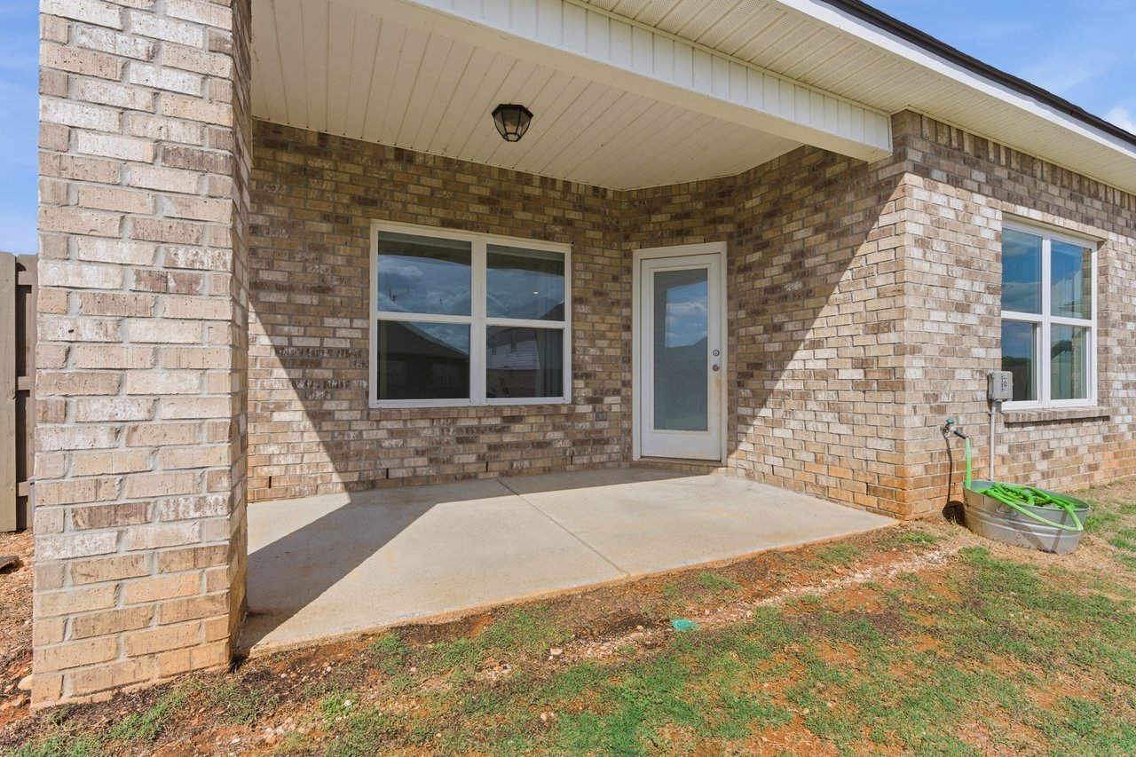 Fenced Corner Lot Retreat in New Market