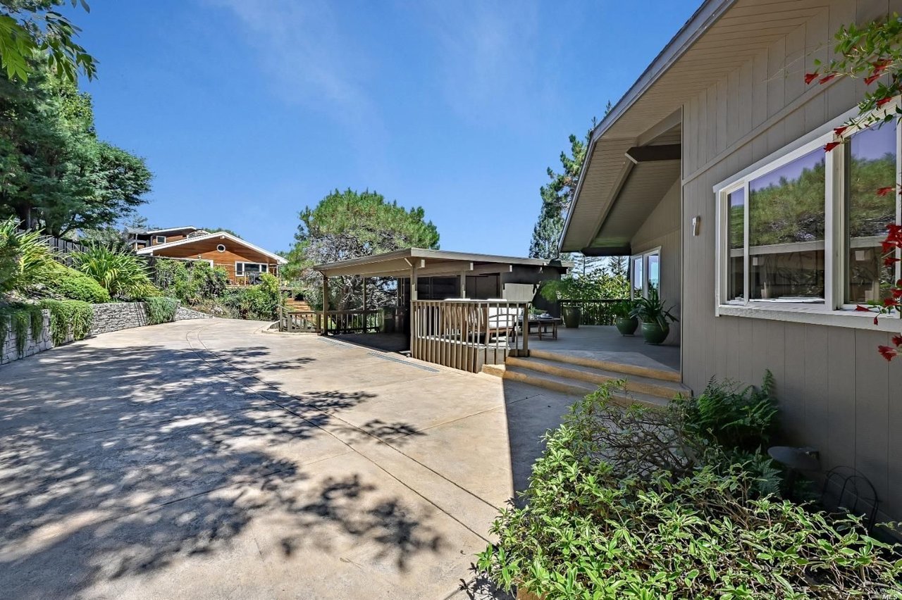7 Eden Ln