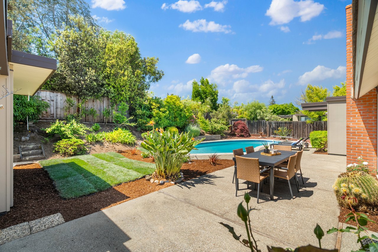 802 Allison WAY