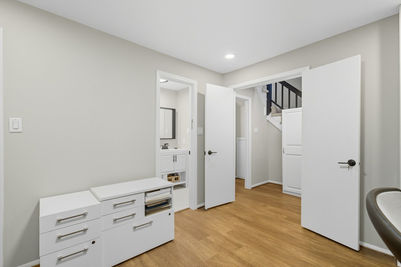 Turnkey 2 Bed Townhome plus Den & Designer Finishes 