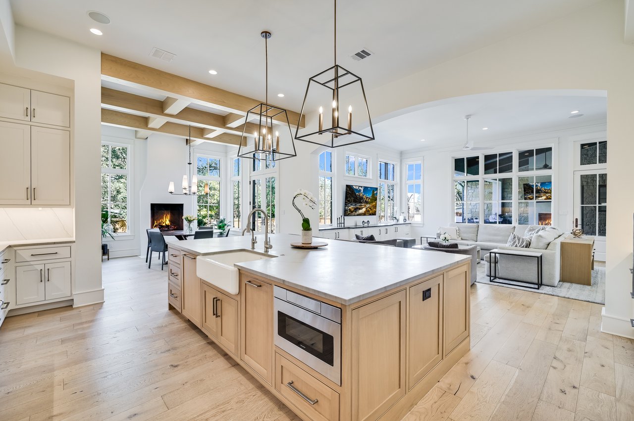 4907 Rollingwood Drive