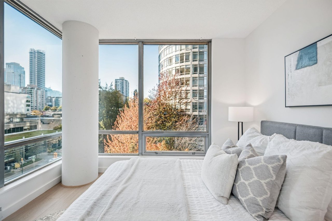 1200 W Georgia St, #706