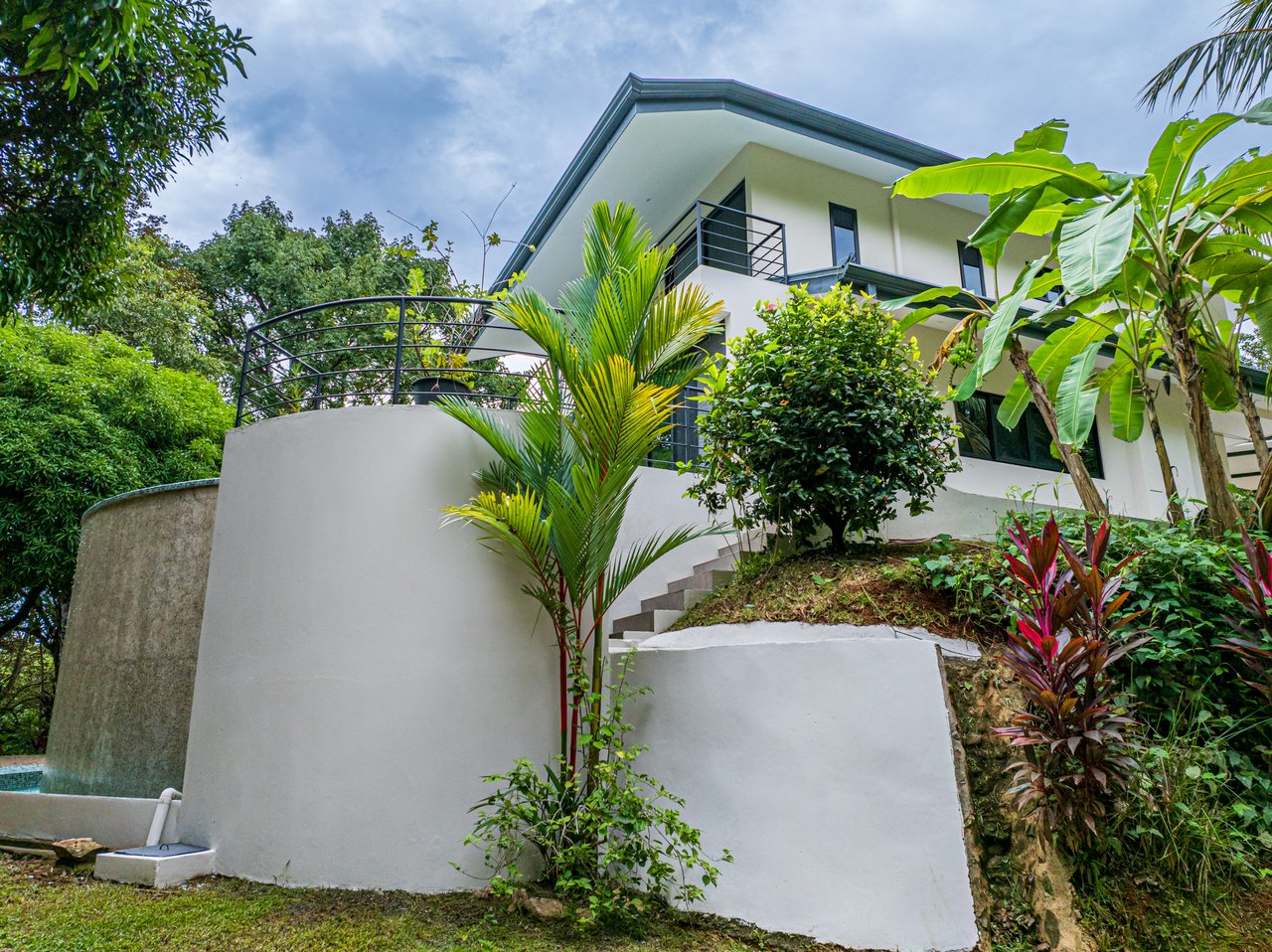 Luxury Rainforest Home + Guest House on 11 acres