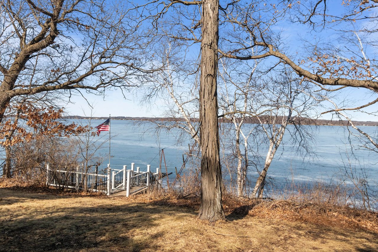 W2632 Oakwood Beach Road