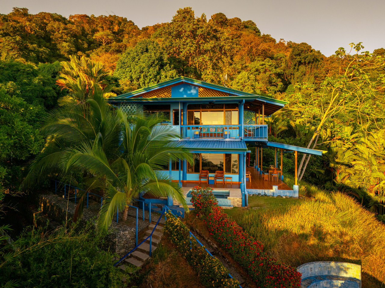 Casa Vista Harmonia, Legendary Ocean Views and Sustainable Living!