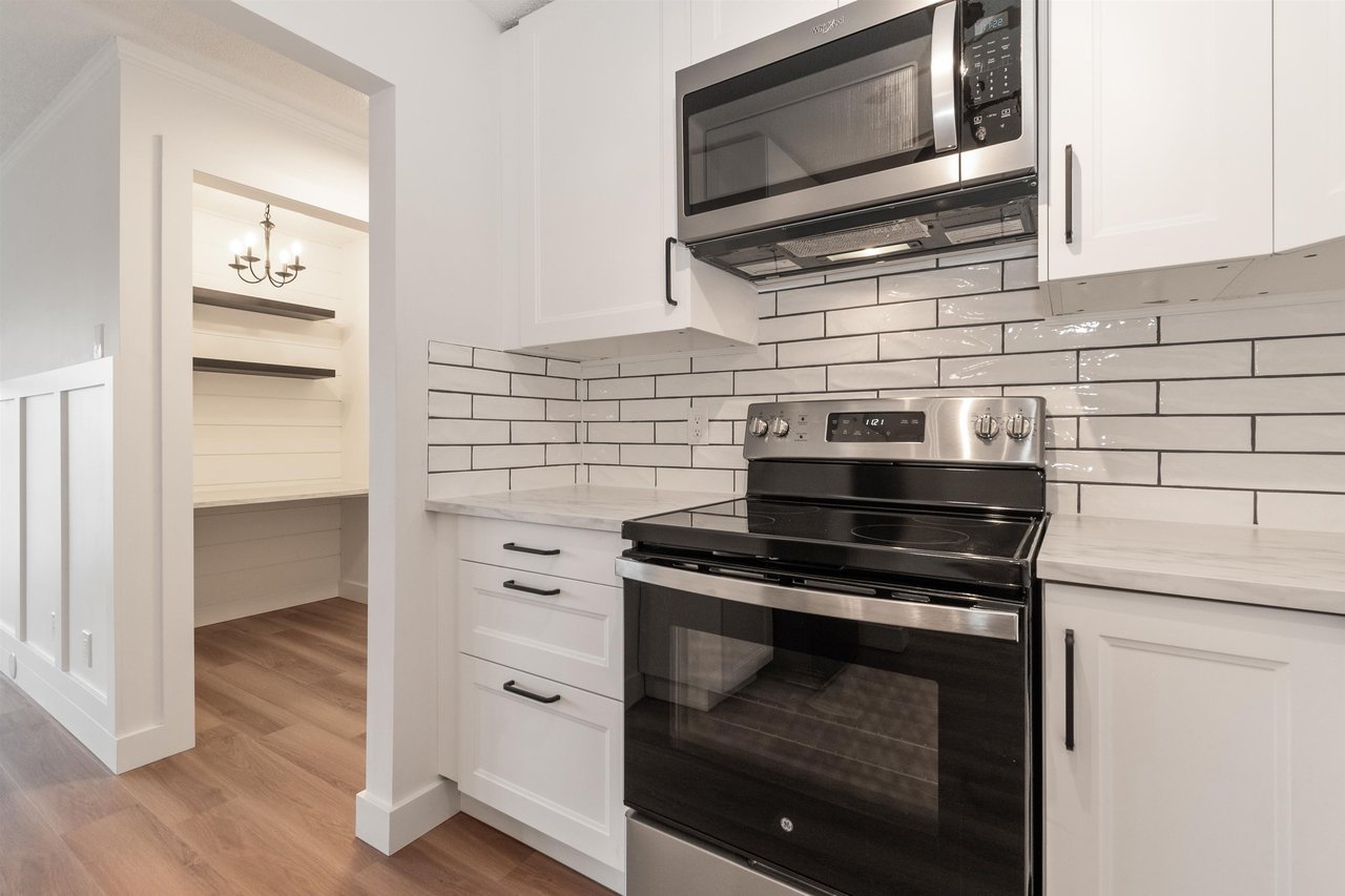 307-9080 Mary St