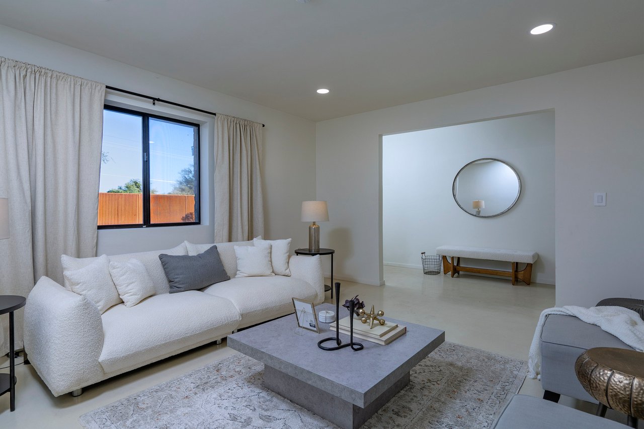 1005 W Emerine Drive