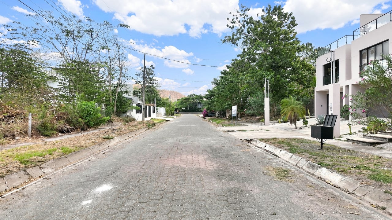 FLAMINGO BEACH LOT FOR SALE 