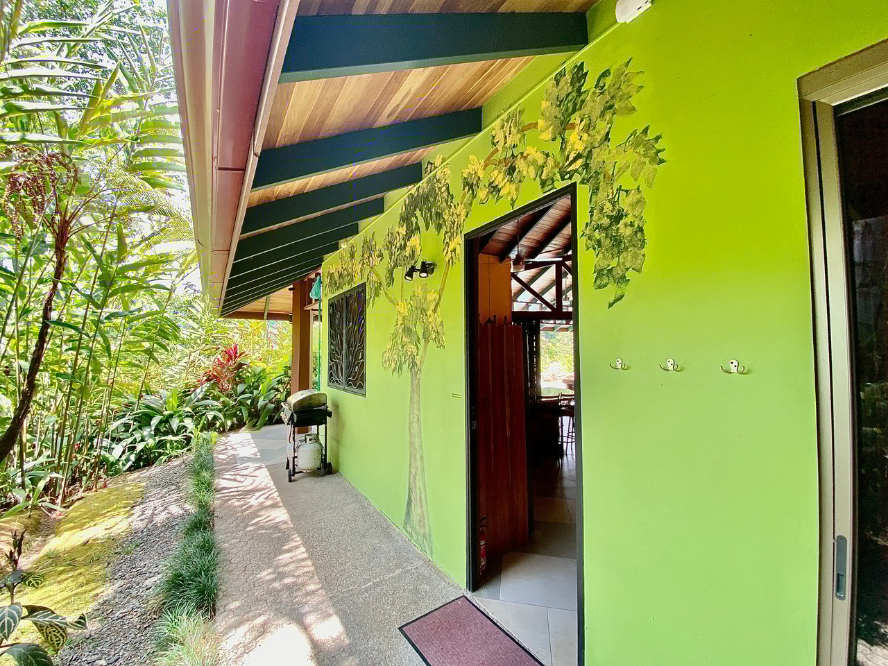 Charming 2-Bedroom Villa on 5 Acres with Creek Access and Income Potential