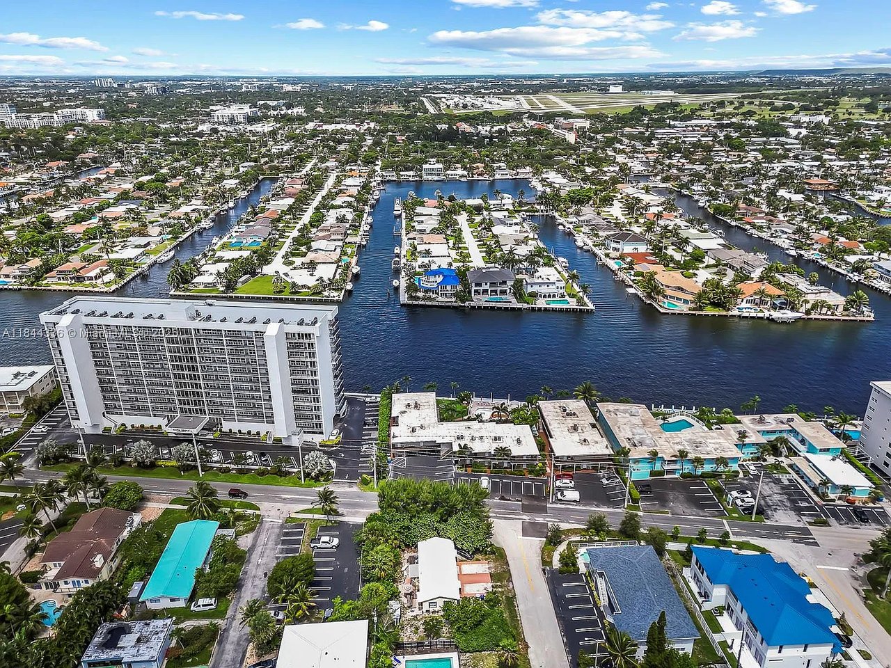 555 N Riverside Dr #4