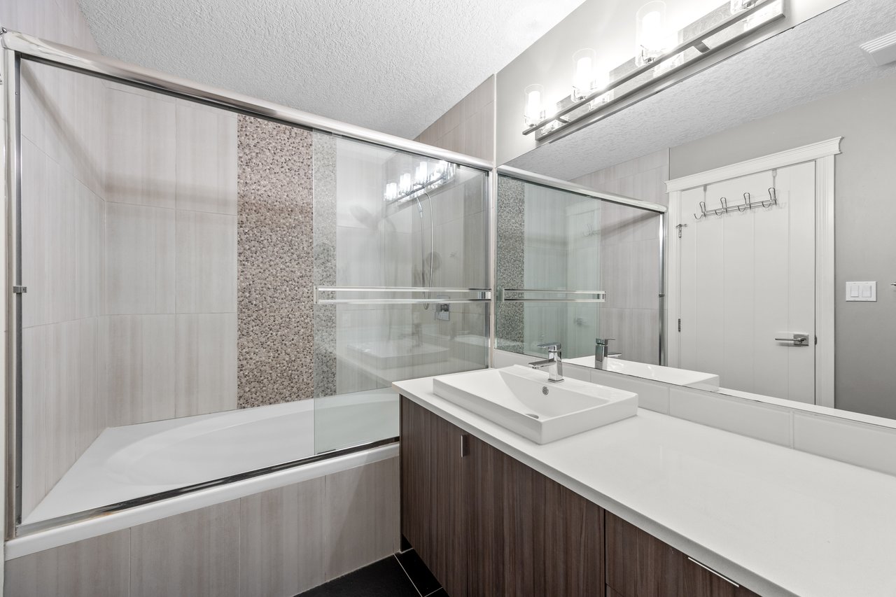 1728 36 Avenue SW Unit: 2