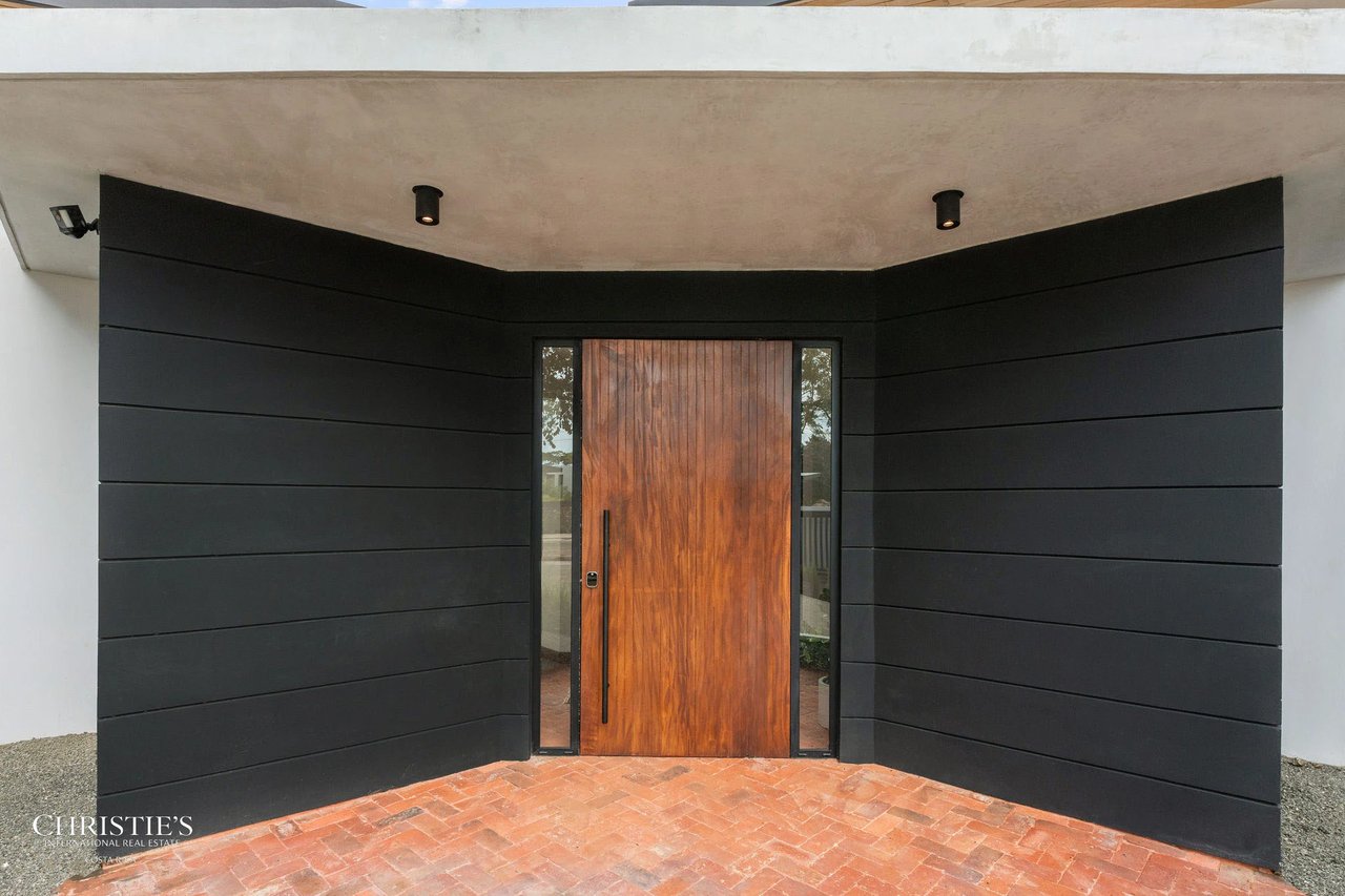 Casa Lola – Contemporary Beachside Oasis in Playa Grande