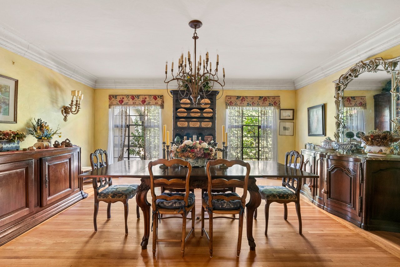 706 N Maple Dr, Beverly Hills