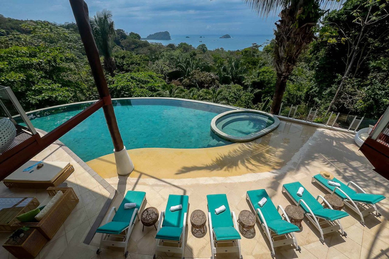 Casa Fantastica Luxury Mountain and Ocean View Villa