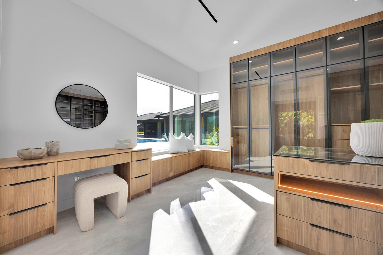 Your Private Resort - Everyday Of The Week