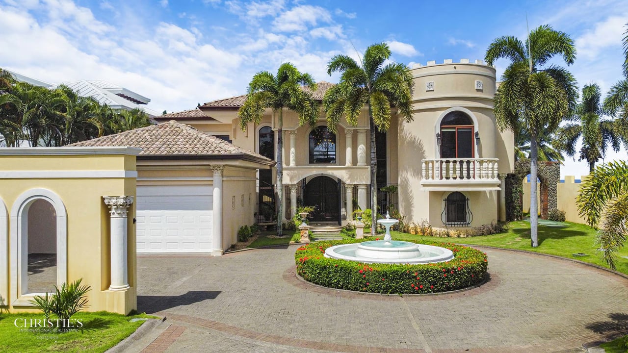 Hermosa Villa Beachfront Estate
