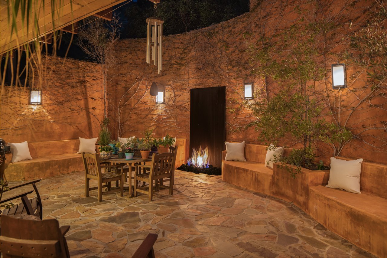 2669 Harlesden Ct, Hollywood Hills