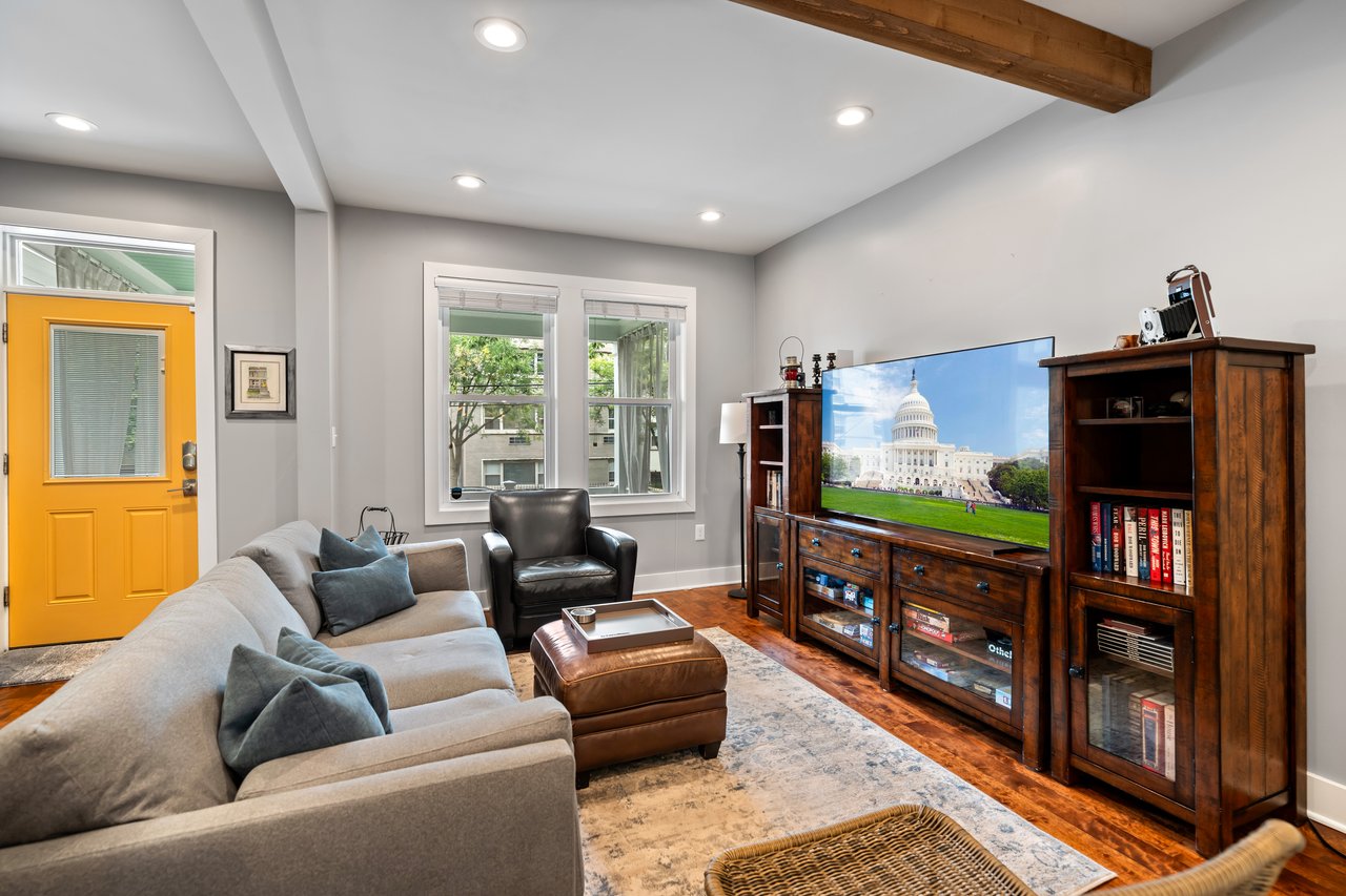 613 Longfellow St NW