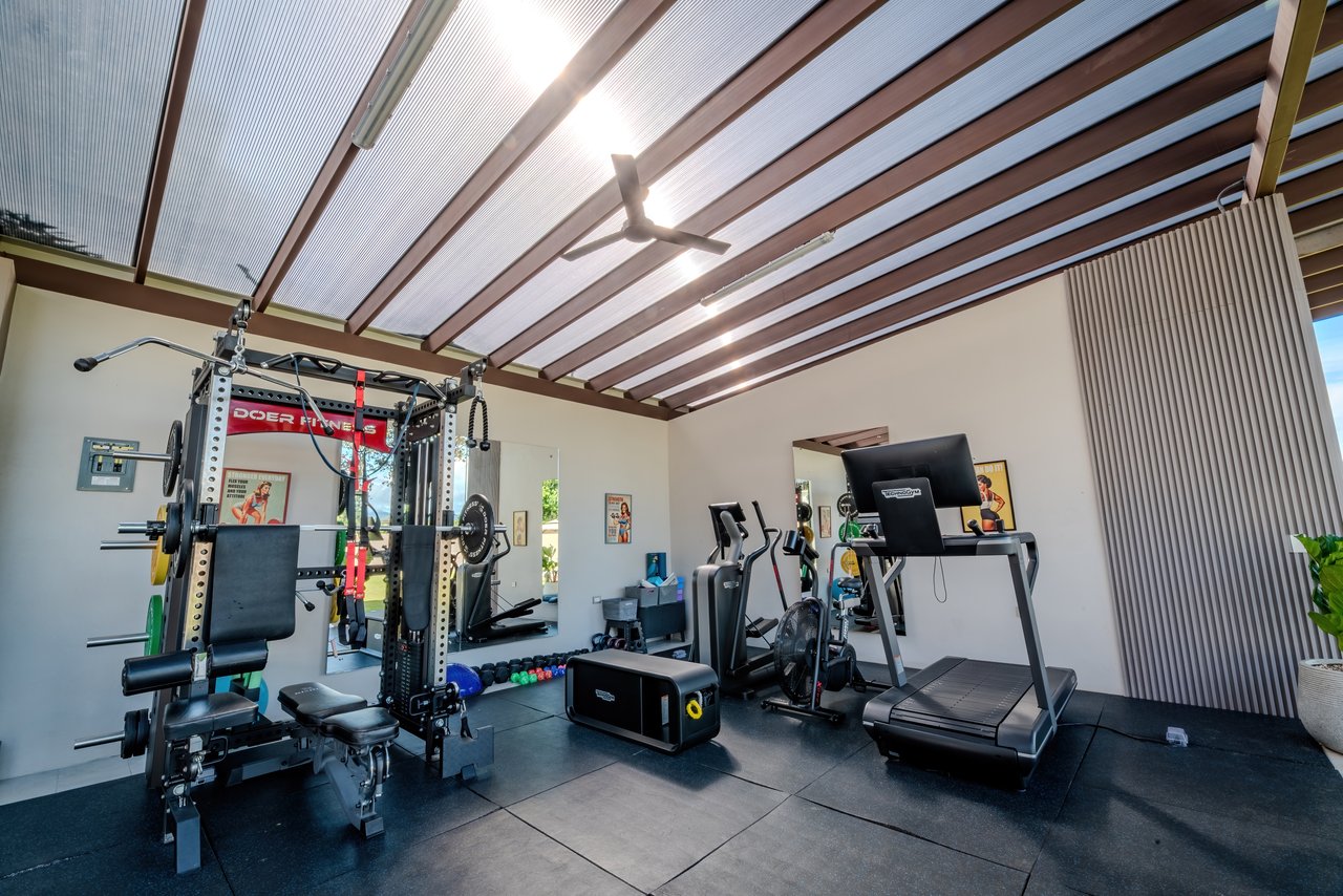 Luxury Home with Pool, Bar Area & Resort-Level Amenities | 5br, 4ba in Perez Zeledon 