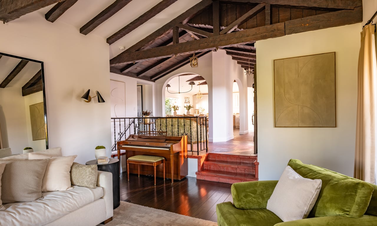 3922 Glenridge Dr, Sherman Oaks 