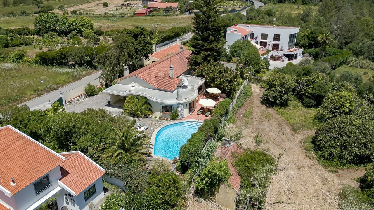 Exclusive Family Villa with Expansive Gardens Near Sintra’s UNESCO Heritage Centre