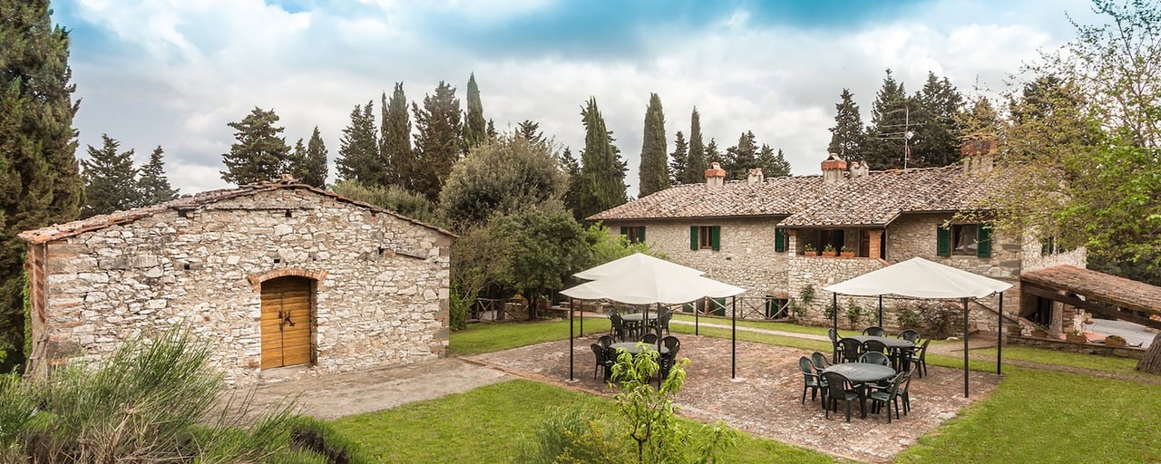 High End Country Villa With Apartments