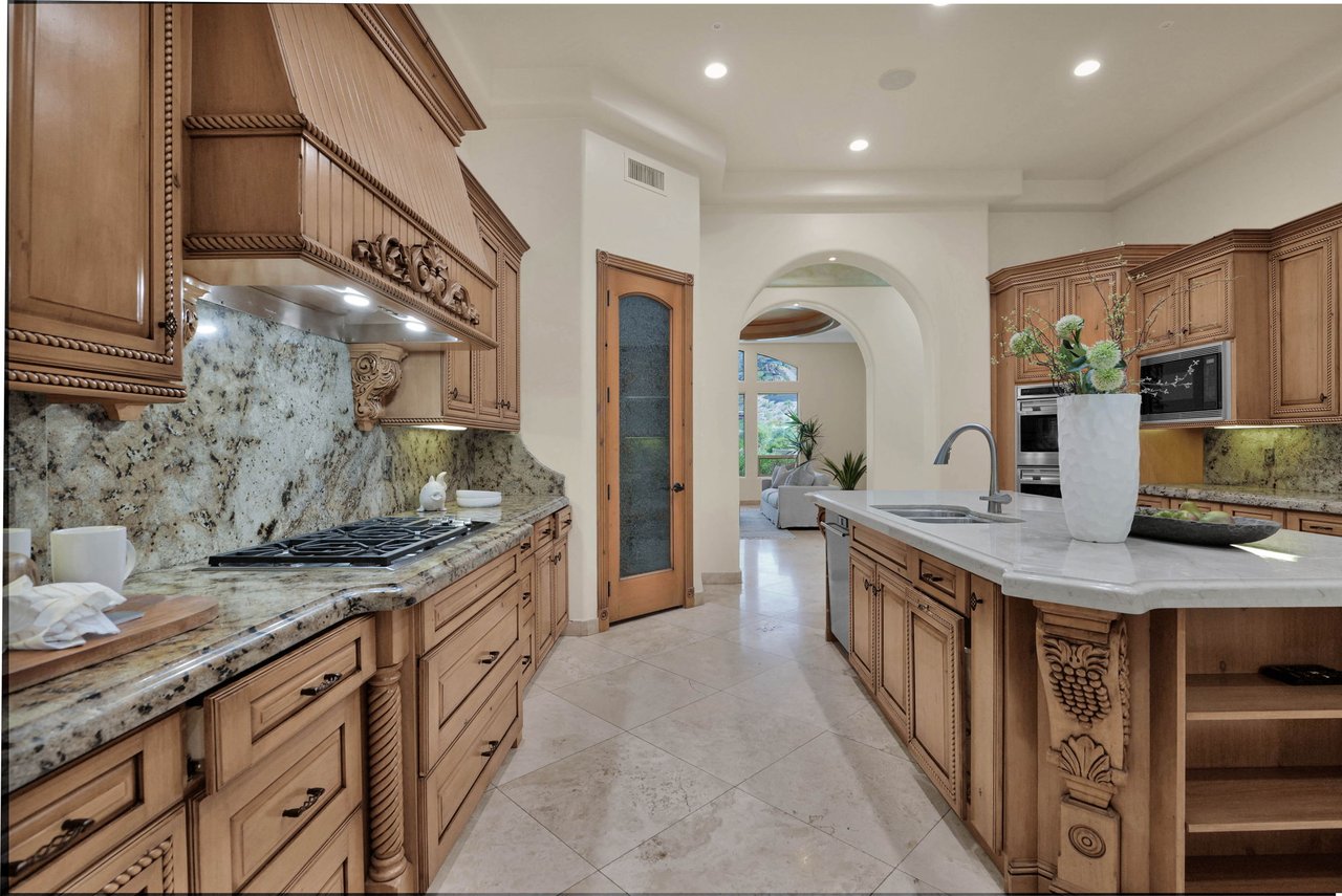 4141 E LAKESIDE Lane